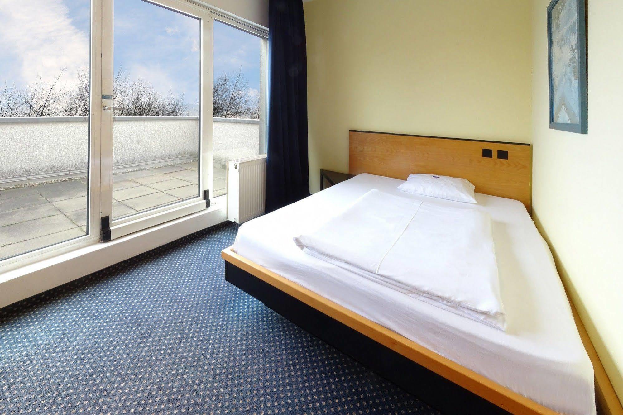 Plaza Suites Ruesselsheim Exterior photo